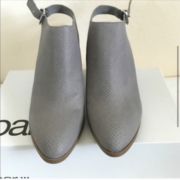 New gray ankle booties with strap - Picture 3 of 3